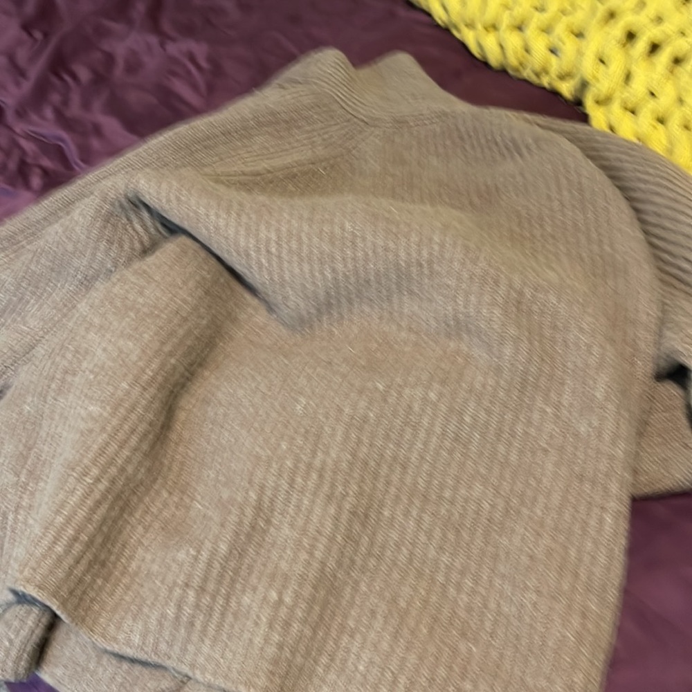 Sweater - Picture 7 of 7